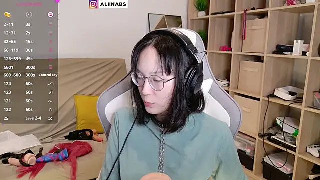 aliiiiiina online show from March 13, 2025, 12:59 am