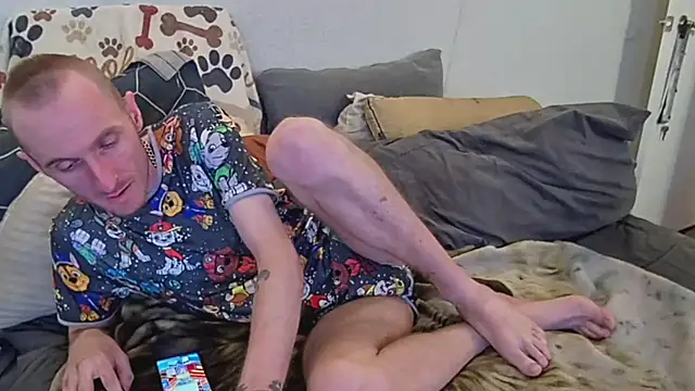 Snapshot of pyrowuff chatting on November 21, 2025, 12:20 am pyrowuff online show from November 21, 2025, 12:20 am