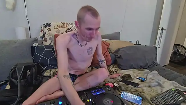 Snapshot of pyrowuff chatting on November 23, 2025, 8:46 am pyrowuff online show from November 23, 2025, 8:46 am