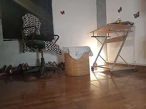 sharom smith1 online show from April 23, 2026, 6:20 am