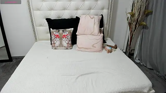 LeylaCum online show from January 6, 2026, 5:11 am