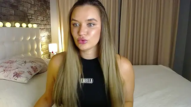 Snapshot of starrydoll chatting on October 23, 2025, 3:54 pm starrydoll online show from October 23, 2025, 3:54 pm