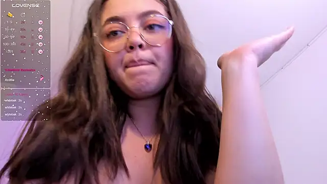 Snapshot of emmy_walker chatting on March 17, 2025, 5:05 pm emmy walker online show from March 17, 2025, 5:05 pm
