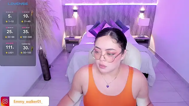 Snapshot of emmy_walker chatting on October 9, 2025, 11:00 am emmy walker online show from October 9, 2025, 11:00 am