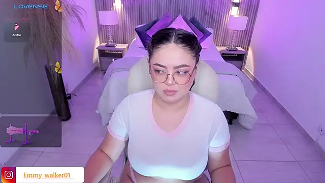 Snapshot of emmy_walker chatting on October 6, 2025, 11:11 am emmy walker online show from October 6, 2025, 11:11 am