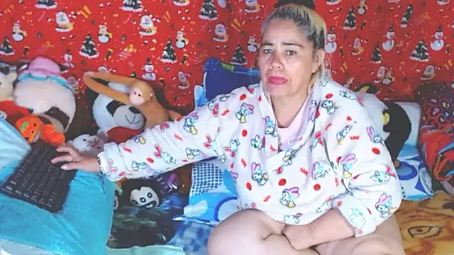 estrellita fugaz16x online show from January 13, 2026, 3:54 am