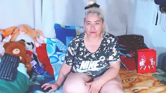 estrellita fugaz16x online show from December 16, 2025, 3:11 am