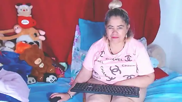 estrellita fugaz16x online show from November 11, 2025, 3:56 am