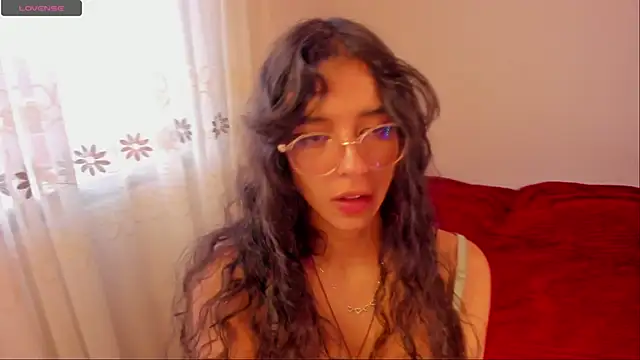 aluna 0310 online show from December 4, 2024, 9:40 pm