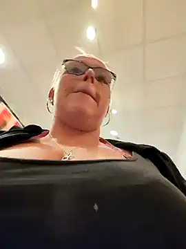 Snapshot of winniess40 chatting on February 11, 2025, 11:42 am winniess40 online show from February 11, 2025, 11:42 am