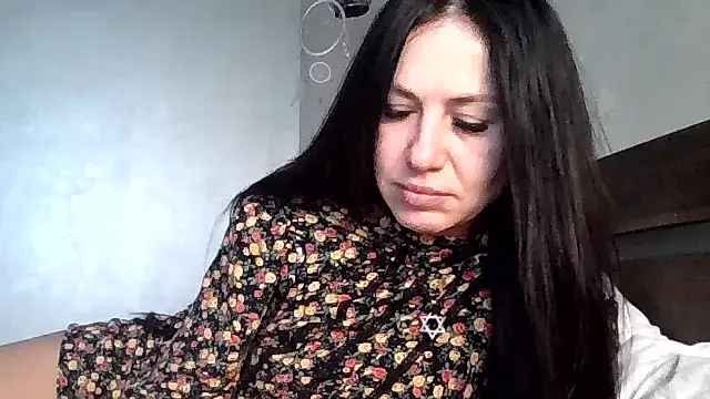 Snapshot of JulianaGold1 chatting on February 10, 2026, 6:45 am JulianaGold1 online show from February 10, 2026, 6:45 am