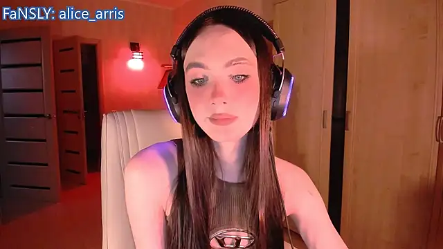 Alice  Aris online show from May 13, 2026, 5:42 pm