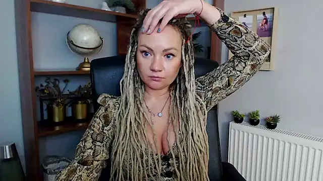 Snapshot of KayaMagic chatting on December 18, 2024, 5:21 pm KayaMagic online show from December 18, 2024, 5:21 pm