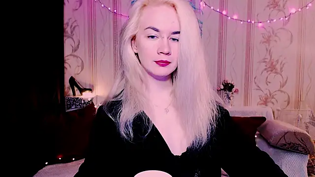 xxxcharismaaa online show from April 24, 2026, 4:25 am