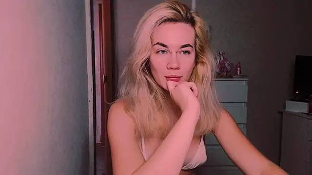 xxxcharismaaa online show from November 6, 2025, 7:56 am