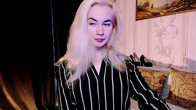 xxxcharismaaa online show from November 16, 2025, 4:39 am