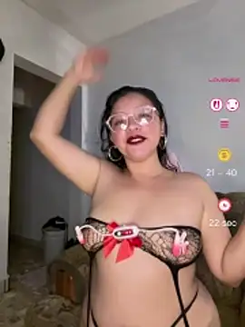 Snapshot of Vivi_Kvsh chatting on June 10, 2026, 7:42 am Vivi Kvsh online show from June 10, 2026, 7:42 am