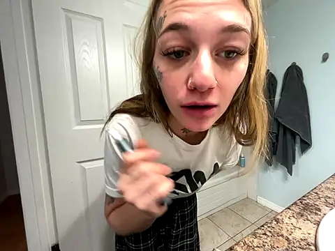 Snapshot of chloetease chatting on January 6, 2026, 5:28 pm chloetease online show from January 6, 2026, 5:28 pm