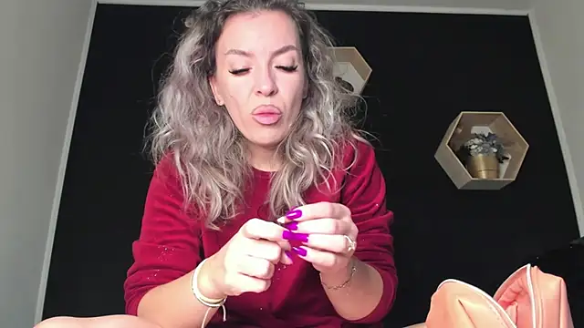 Alesys69 online show from October 3, 2025, 10:55 pm