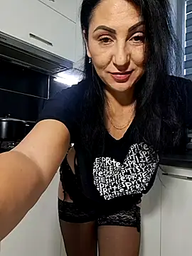 Snapshot of charrlote_love chatting on November 12, 2025, 2:32 pm charrlote love online show from November 12, 2025, 2:32 pm