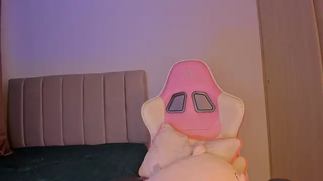 Snapshot of isa_bunny chatting on February 20, 2026, 2:19 am isa bunny online show from February 20, 2026, 2:19 am