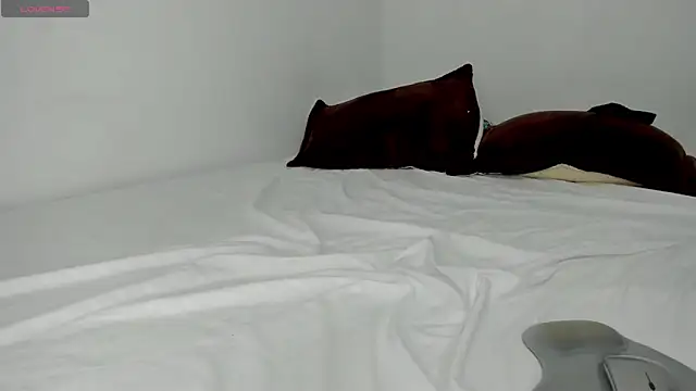 Dephne   online show from November 21, 2025, 1:04 am