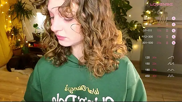 Snapshot of AliceKingsleigh chatting on January 12, 2025, 4:50 pm AliceKingsleigh online show from January 12, 2025, 4:50 pm