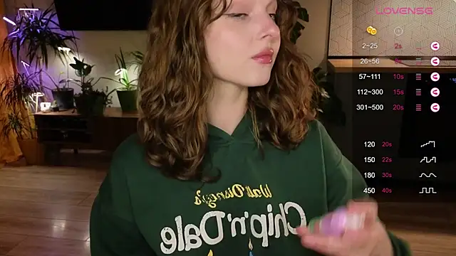 Snapshot of AliceKingsleigh chatting on February 27, 2025, 6:42 pm AliceKingsleigh online show from February 27, 2025, 6:42 pm