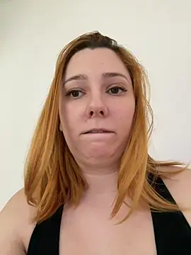 Patriciamoura69 online show from February 3, 2025, 8:13 pm