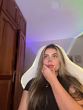 Snapshot of Miss_valeriaa chatting on July 17, 2026, 4:48 pm Miss valeriaa online show from July 17, 2026, 4:48 pm