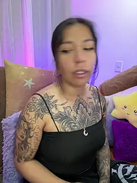  antonella dreamss online show from April 18, 2026, 8:42 pm