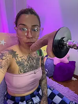  antonella dreamss online show from June 19, 2026, 7:52 pm