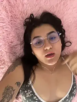 Snapshot of yessi_rose chatting on October 11, 2025, 2:56 am yessi rose online show from October 11, 2025, 2:56 am