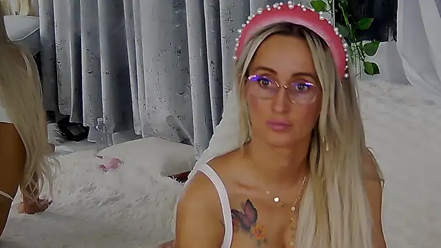 IsabelleEthan online show from November 11, 2025, 2:01 pm