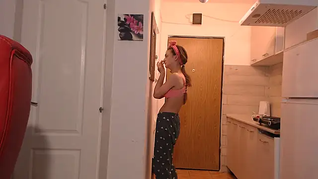 simyhvn online show from February 17, 2026, 5:38 am