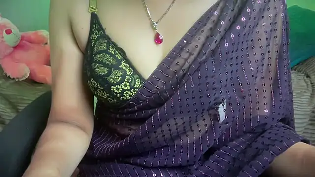 Queen Angelena online show from May 3, 2026, 5:27 pm