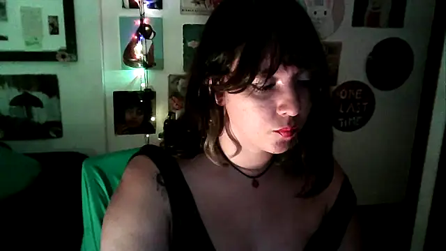 soynanabela28 online show from March 22, 2025, 1:32 am