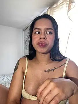 xlovelygirlx online show from October 24, 2025, 6:07 pm