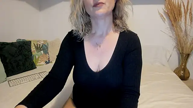 Jadore able online show from December 23, 2025, 2:55 am