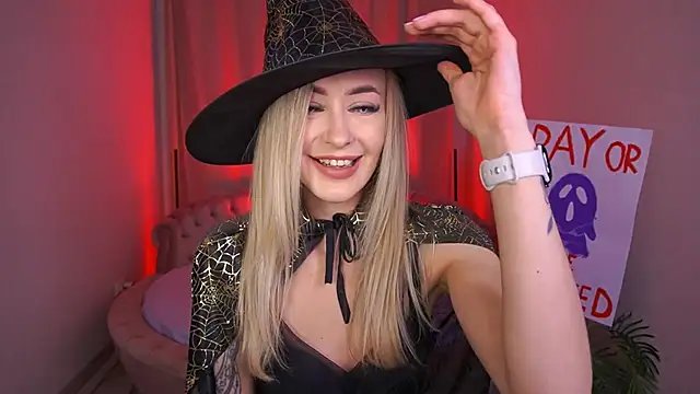 GraceCandy online show from October 31, 2025, 11:00 pm