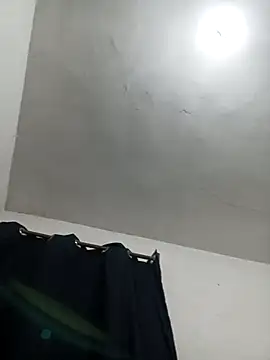 R3Y S3X online show from November 27, 2025, 2:01 am