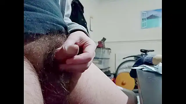 hairyuncut00 online show from March 5, 2025, 1:42 am