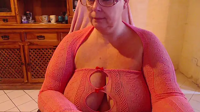 MISS LINDAH online show from October 21, 2025, 5:40 am