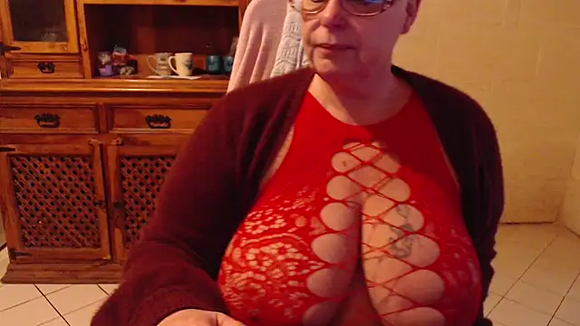 MISS LINDAH online show from April 1, 2026, 5:09 am