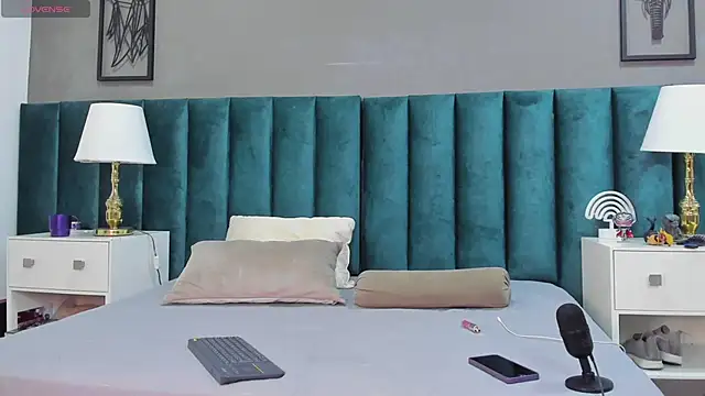 Karol fenixx online show from February 13, 2025, 11:15 pm