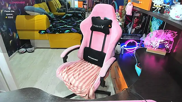 Snapshot of Softie_Sofy chatting on December 16, 2025, 1:32 am Softie Sofy online show from December 16, 2025, 1:32 am