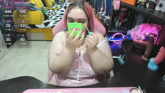 Snapshot of Softie_Sofy chatting on November 7, 2025, 3:44 am Softie Sofy online show from November 7, 2025, 3:44 am