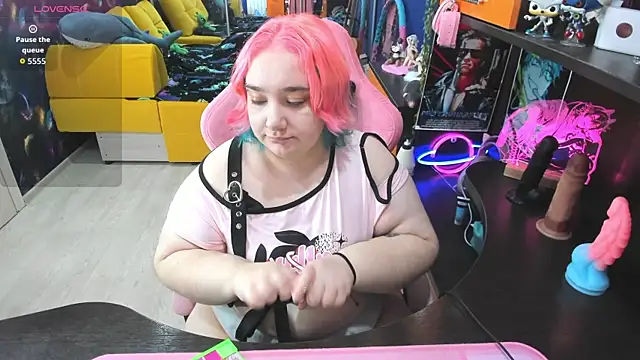 Snapshot of Softie_Sofy chatting on December 3, 2025, 2:01 am Softie Sofy online show from December 3, 2025, 2:01 am