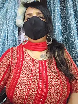 cute-tanvi online show from May 25, 2026, 1:21 pm