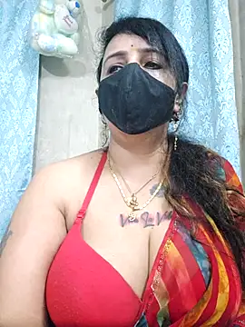 cute-tanvi online show from October 30, 2025, 1:04 am